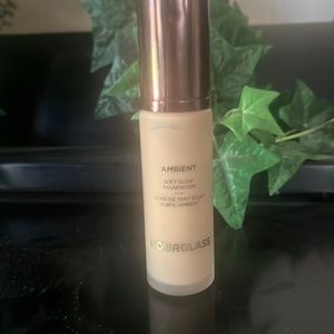 Hourglass Ambient Soft Glow Foundation shade 5